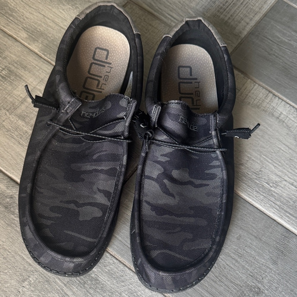 Hey Dude Men's Black Camo Loafers